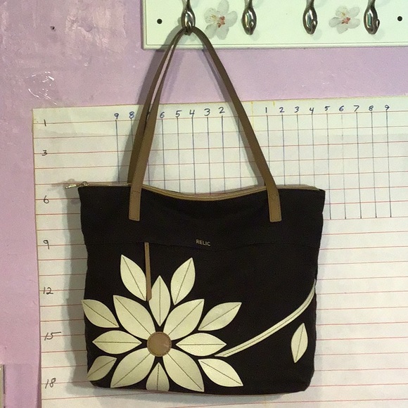 Relic Handbags - RELIC women’s shoulder tote w/large flower blk wht